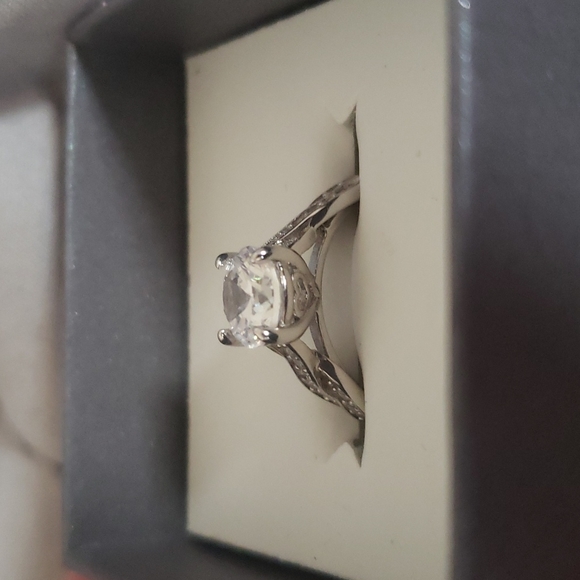 Oliveti Cubic Zirconia Engagement Ring Set size 7 - Picture 2 of 8